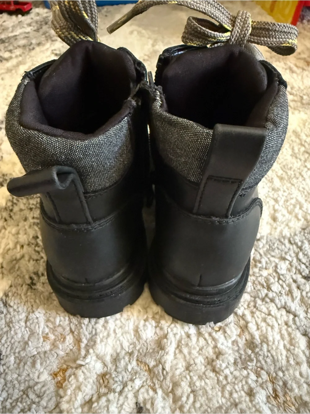OshKosh Kids Black and Navy Snow Boots & Cat & Jack Boots Size 8 toddler